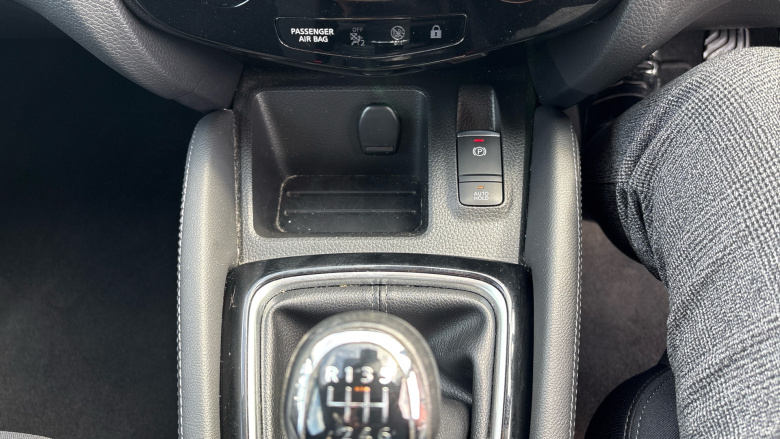 Nissan Qashqai 1.2 DiG-T N-Connecta 5dr Petrol Hatchback